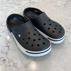 Black crocs